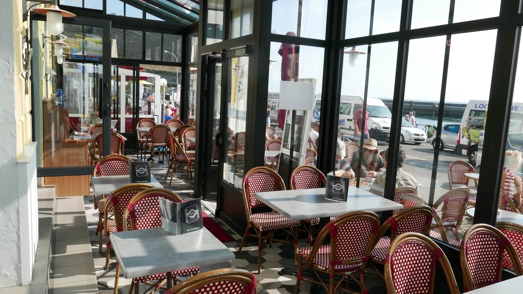hotel-de-bretagne-bar-restaurant-vue-port-le-palais-veranda ©