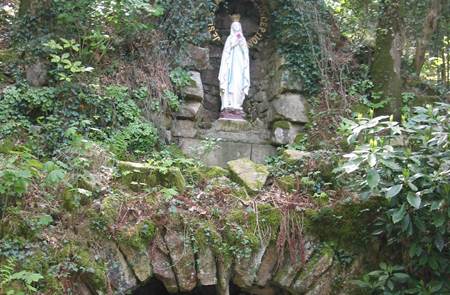 Chapelle et Grotte de Notre-Dame de Lourdes